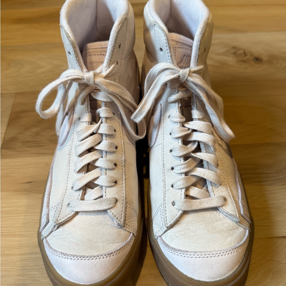 Women’s Nike Blazers light pink size 9